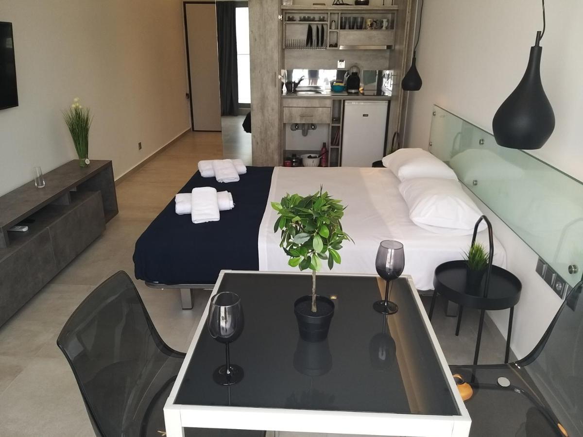 Amazing Apartments @ Aiolou Str. เอเธนส์ ภายนอก รูปภาพ
