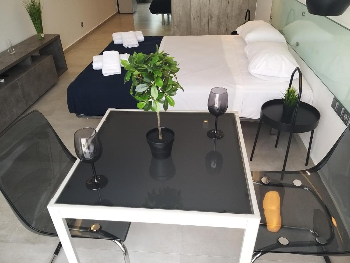 Amazing Apartments @ Aiolou Str. เอเธนส์ ภายนอก รูปภาพ